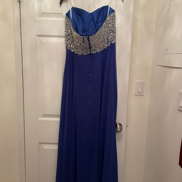 Blue strapless dress https://decode18.com/ - Picture 6 of 9